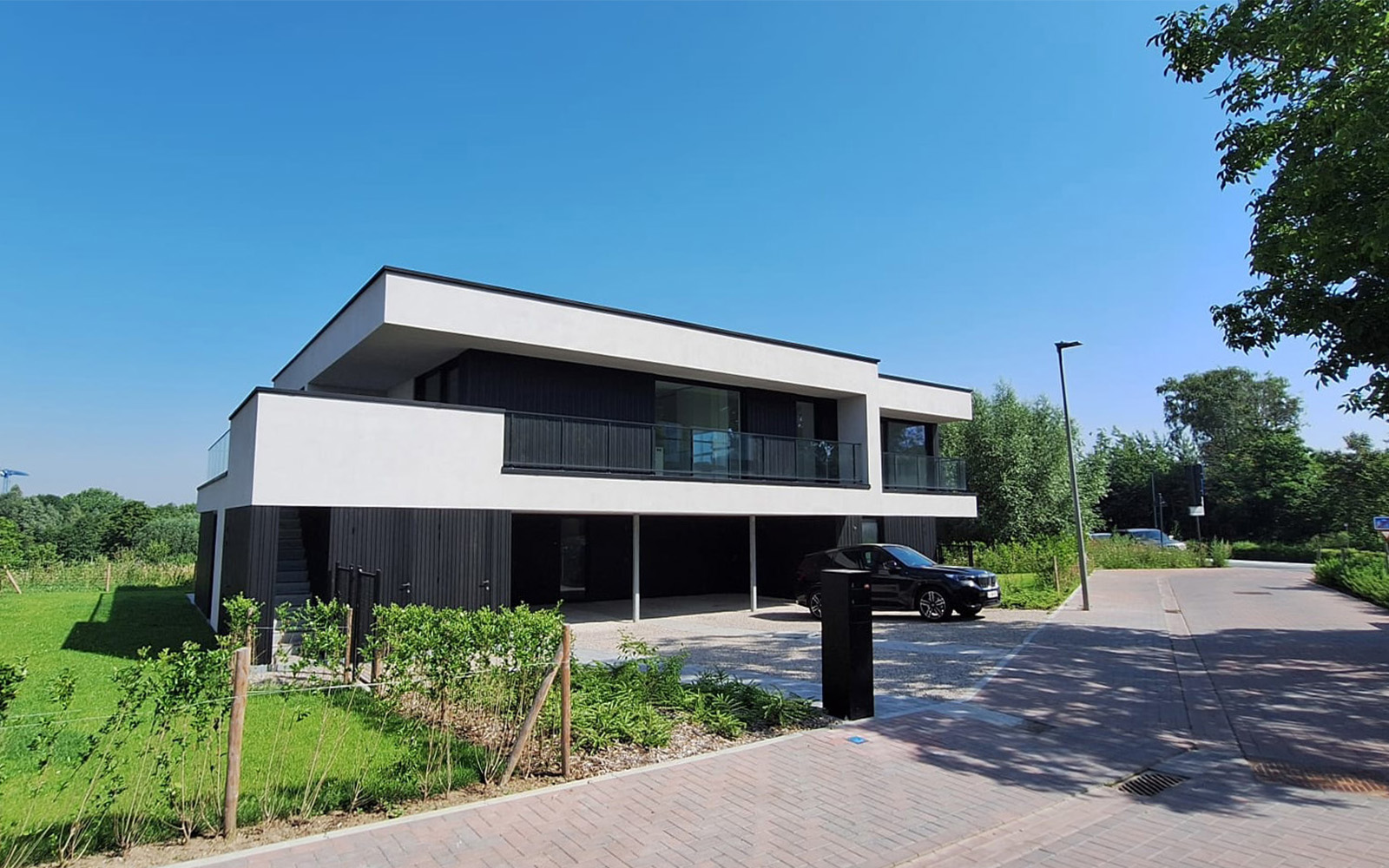De oplevering van twee penthouses in Marke illustreert hoe we met BFB Construct inzetten op maatwerk, energiezuinige technieken en toekomstgerichte woonoplossingen voor particulieren en projectontwikkelaars.